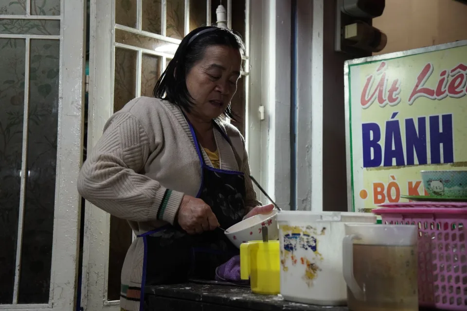 Bàn ăn tại Lê Văn Phục